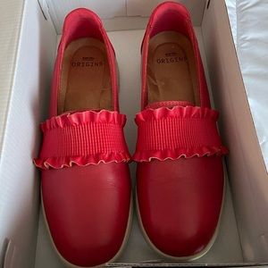 Women's Earth Origins Ellis Slip On - Red